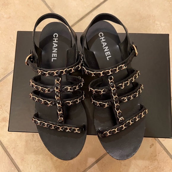 Chanel Chain Flat Sandals - Picture 5 of 11